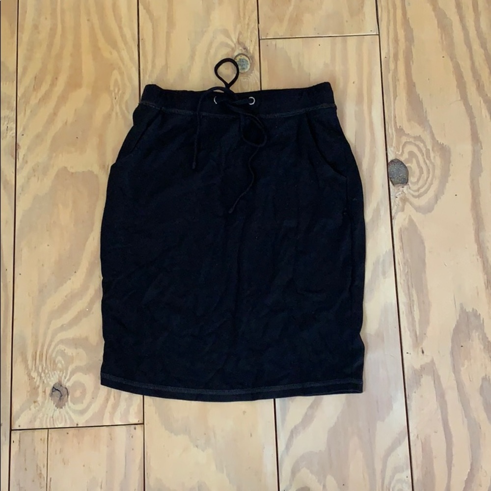 Black tie skirt.